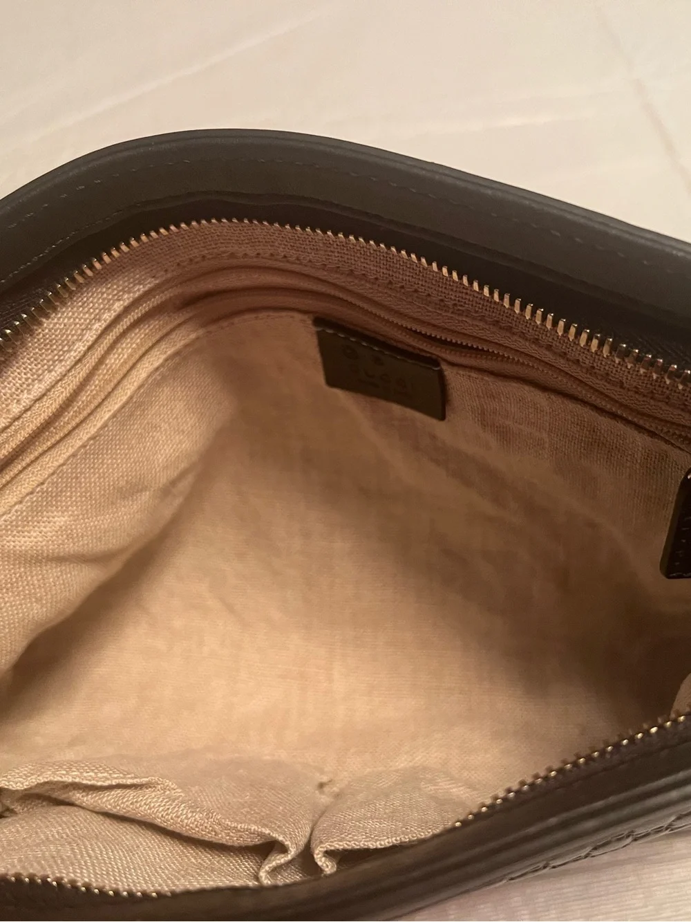 Gucci Black Embossed Leather Messenger Crossbody